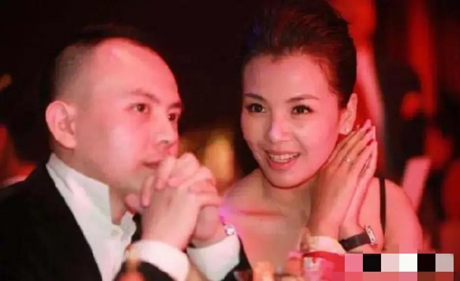 2009年，王珂破产，刘涛找到好闺蜜秦海璐说：“璐姐，我老公破产了，你能借点钱