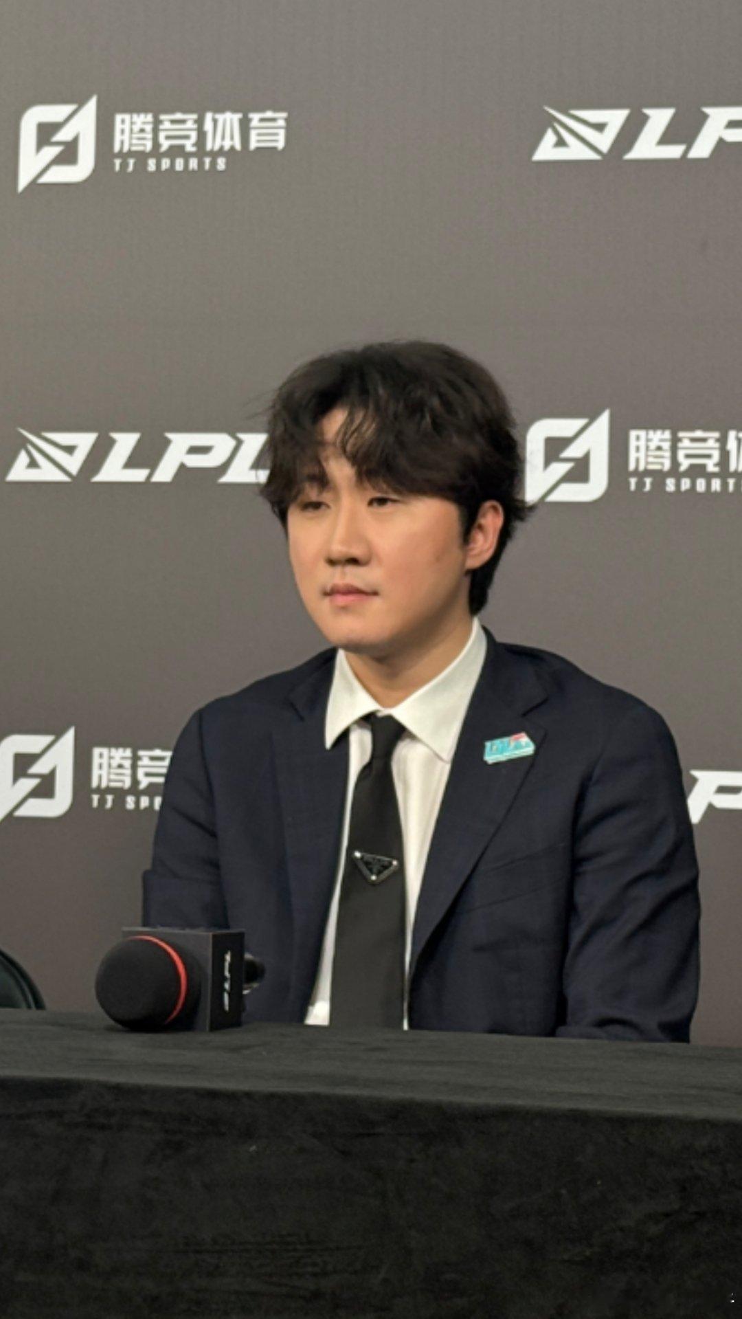 BLG败者群访，一向乐呵呵的Xun和Daeny都笑不出来，有点输晕了…tes复