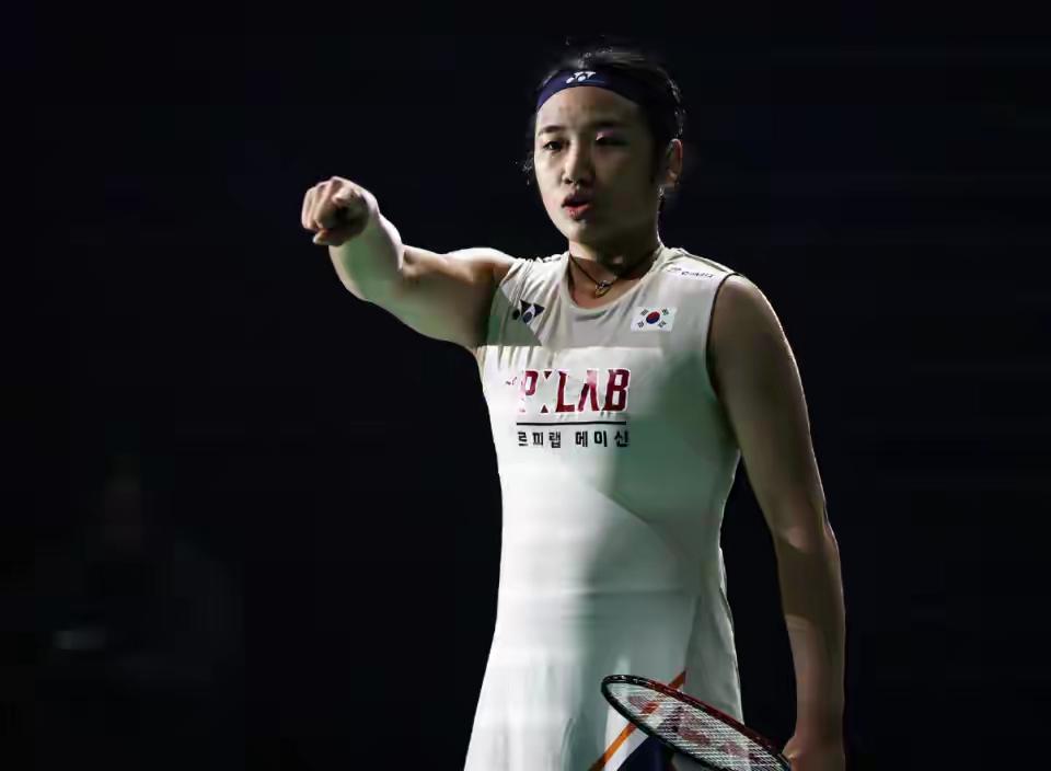 韩国队这次派出的基本是主力阵容，虽然李绍希一直没上场，但金慧贞/白荷娜的组合实力