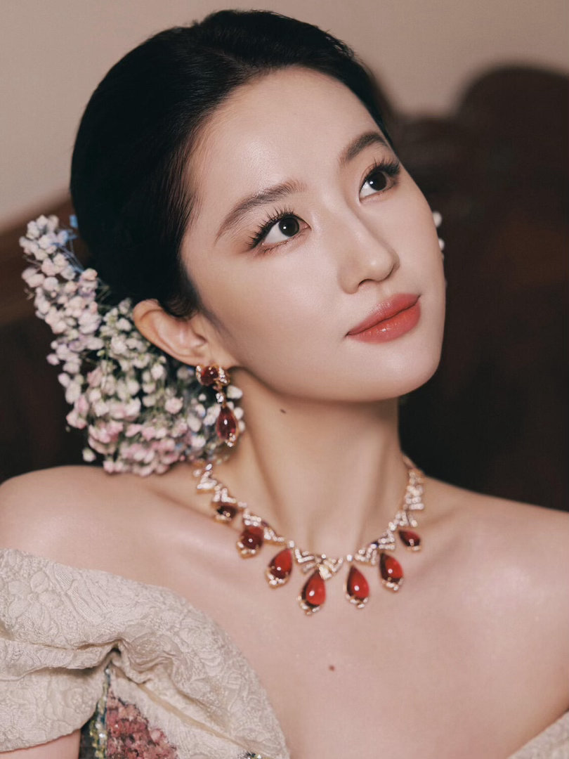 刘亦菲Vogue倾国倾城的美神降临！