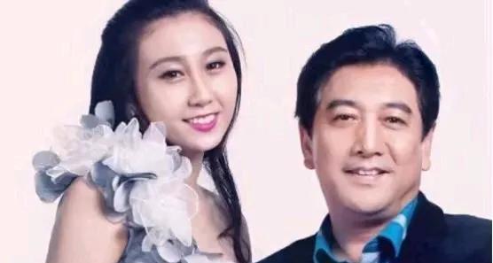 谁能想到福建男篮球员邹阳的老婆，竟然是知名主持人水均益的女儿。好多网友都羡慕的