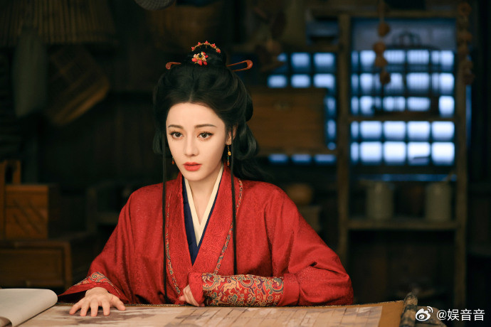 难怪贺思慕不爱上班难怪迪丽热巴不爱上班打工人狠狠共情贺思慕了🤣归墟同事全是心机