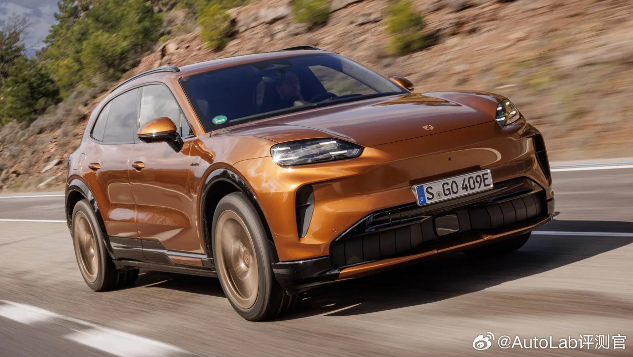 想买新款保时捷卡宴，但又不想要纯电怎么办？保时捷高管近日正式确认，全新卡宴已经在