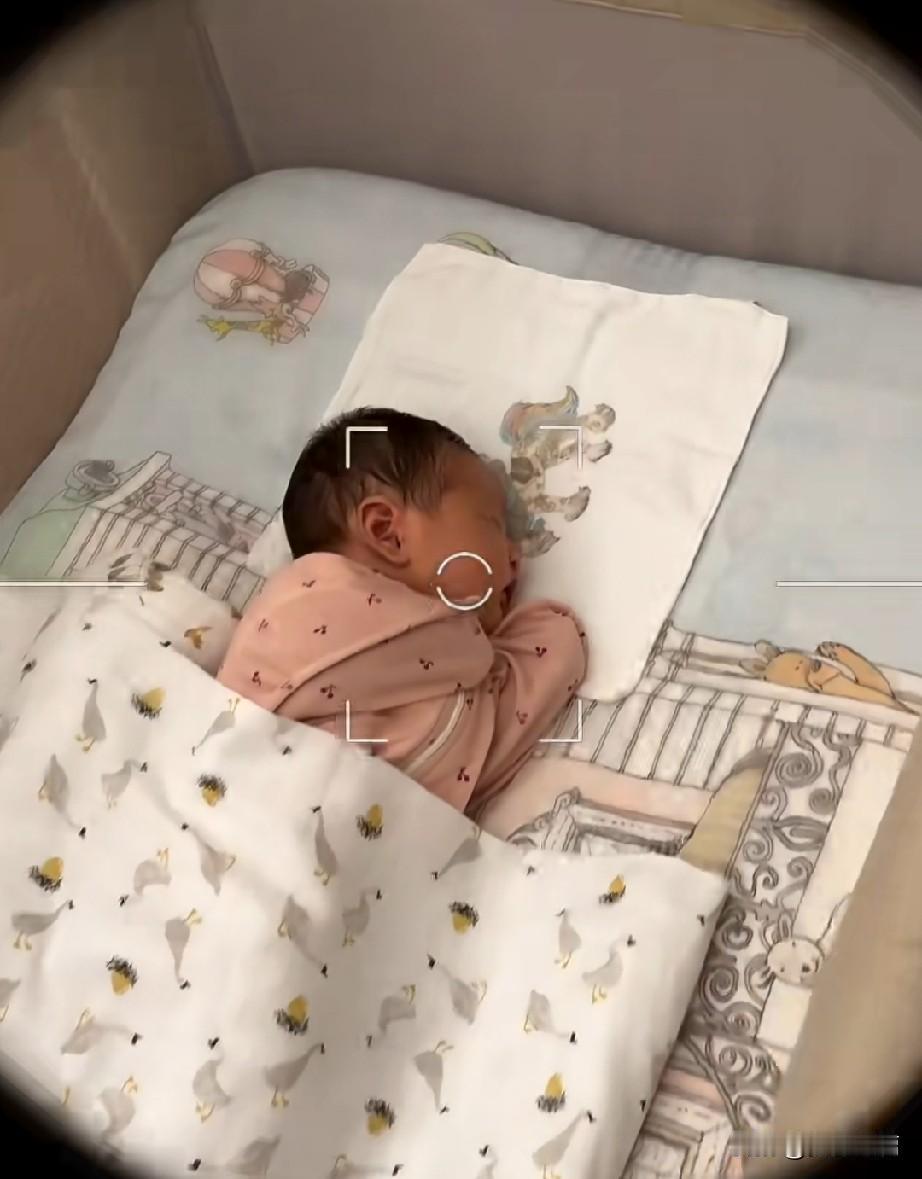 汪雨小女儿出生了！年轻时期他的感情生活备受热议，先后和张敏、黄奕等相恋，后来