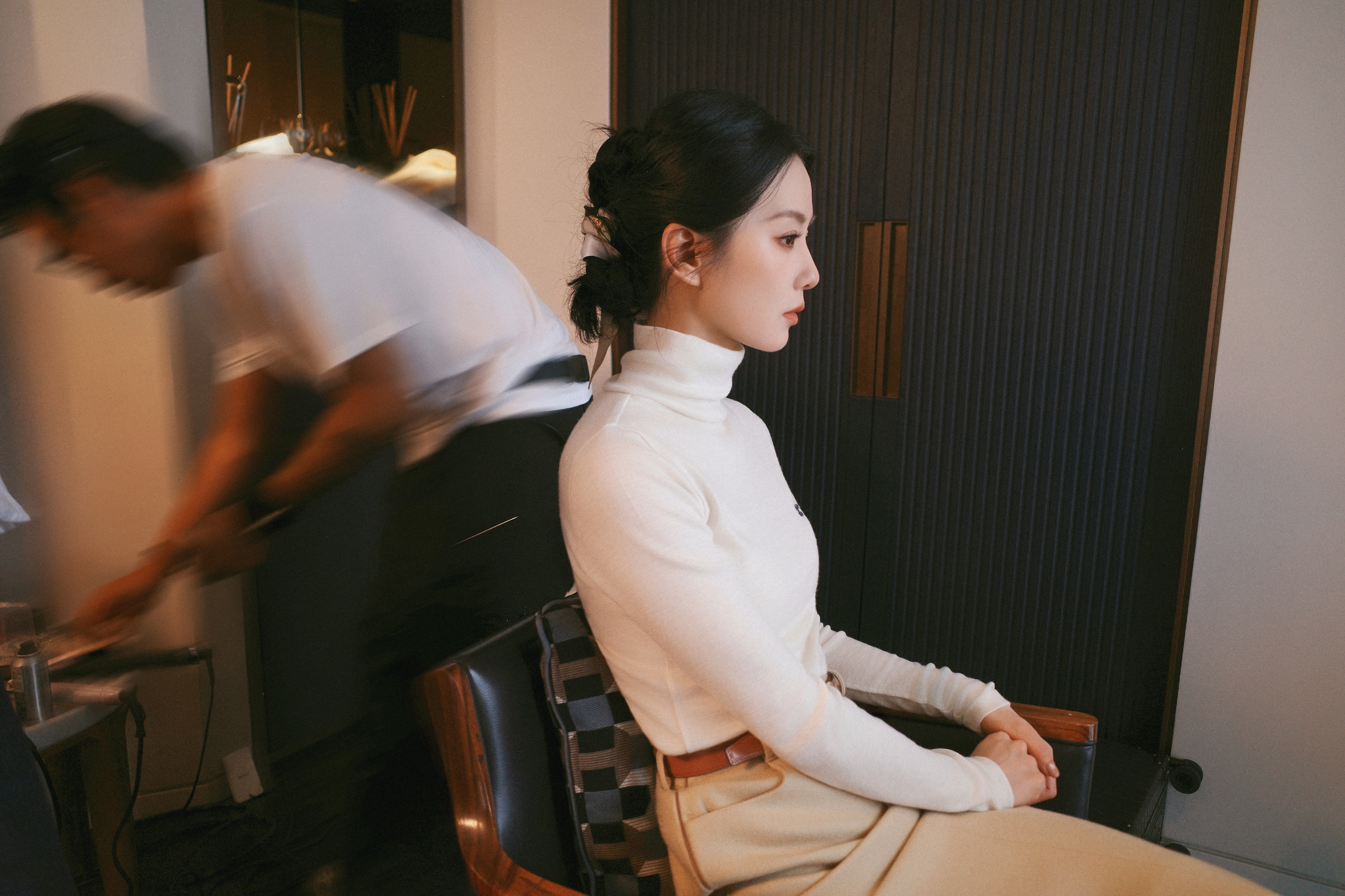 刘诗诗 板报速报 汲取纯净的创新精神，诠释夏日澄澈的优雅。​​​