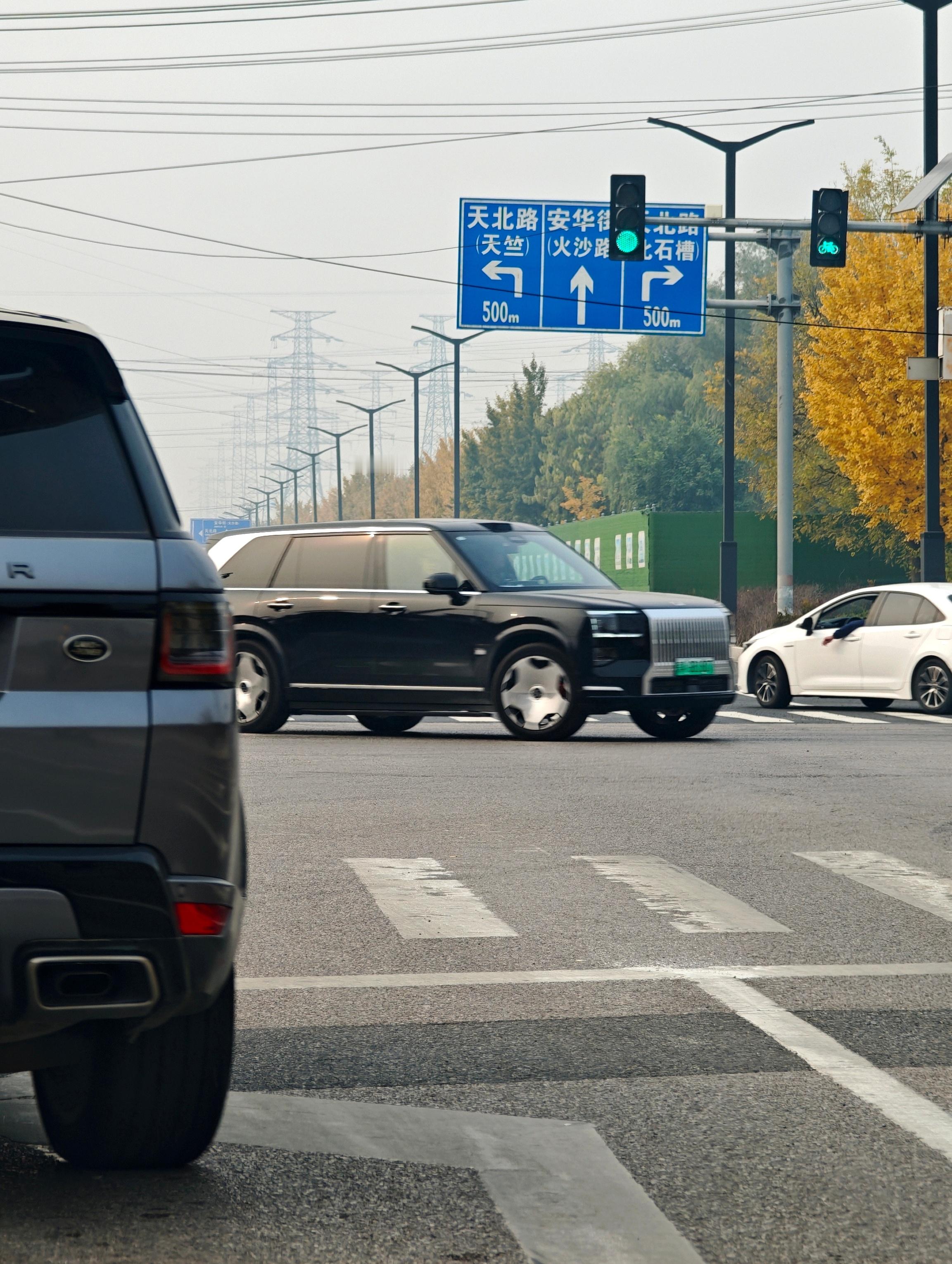 极氪9X辨识度太高了，大老远就能认出来[笑着哭]​​​