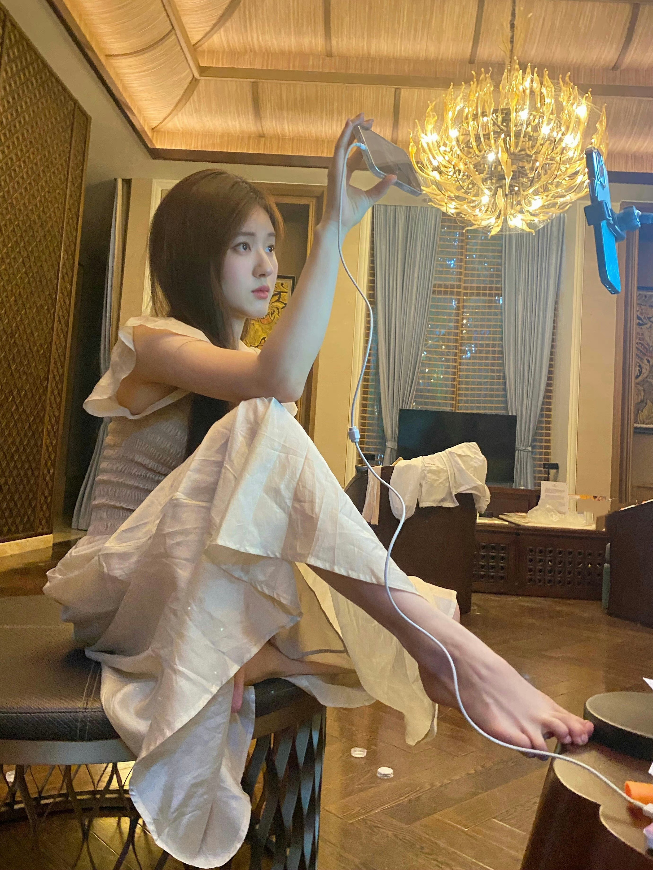 赵露思，一些好看的小清新穿搭图集。赵露思的小清新穿搭图集，如同初夏清晨的露珠，每