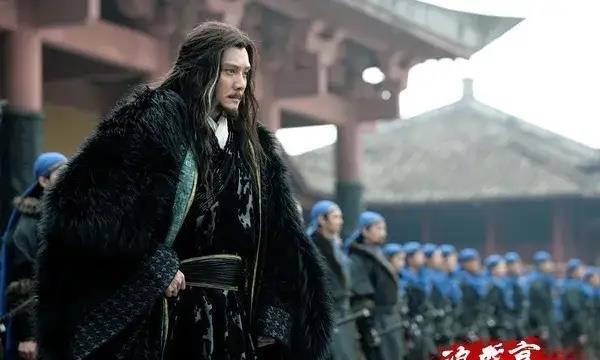 刘邦已经先入关中，已经法定的王，项羽也想封王，写信给楚怀王请求封王。楚怀王回信：