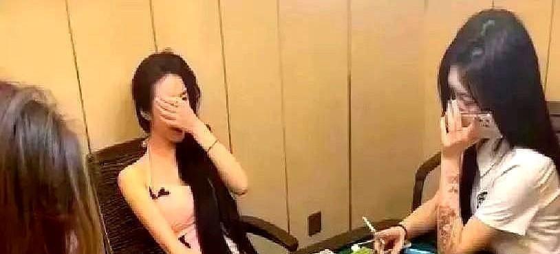 已婚女人半夜约异性打麻将，老公直接冲上门砸门闹翻天！最近一桩真事刷爆朋友圈，闺