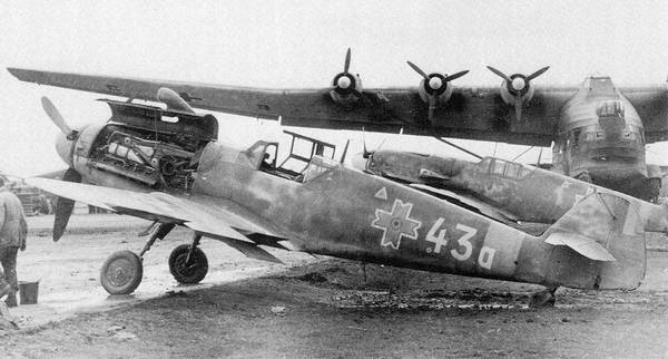 罗马尼亚空军的德制梅塞施密特Bf109G-6战斗机和德国空军Me323重型滑