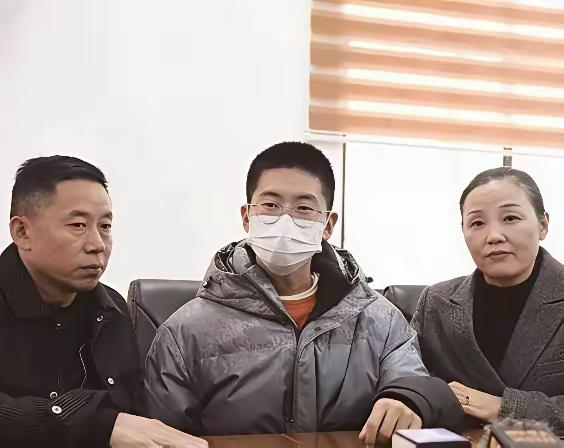 孙海洋俩口子大有要把孙卓捧成网红的意思，不过自打孙卓接触直播后，整个人发生了极大