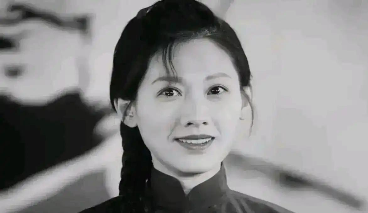 1978年，女知青李亚茹返城前夜，颤抖地揭开上衣对丈夫说：“今晚，再做最后一次夫