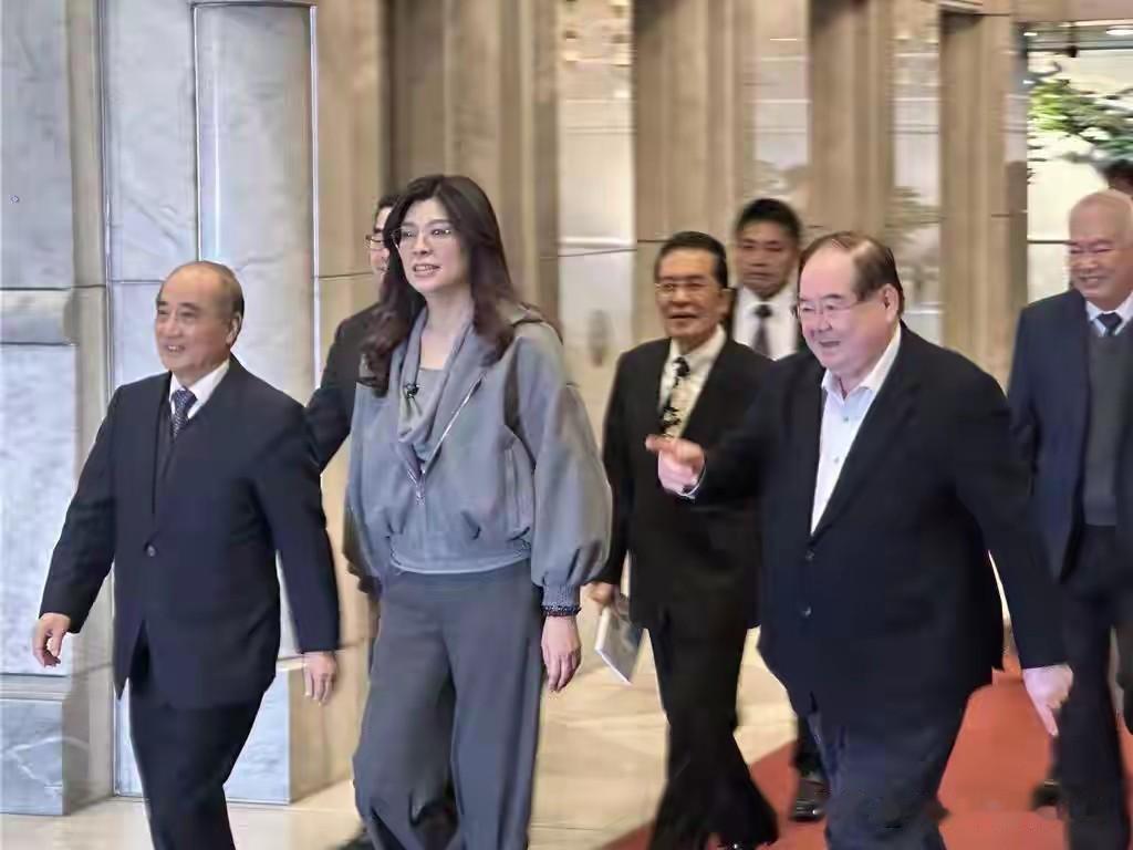 有人问，郑丽文给王金平最高顾问的荣誉，咋不给其他大佬？难道他们的影响力还比不上王