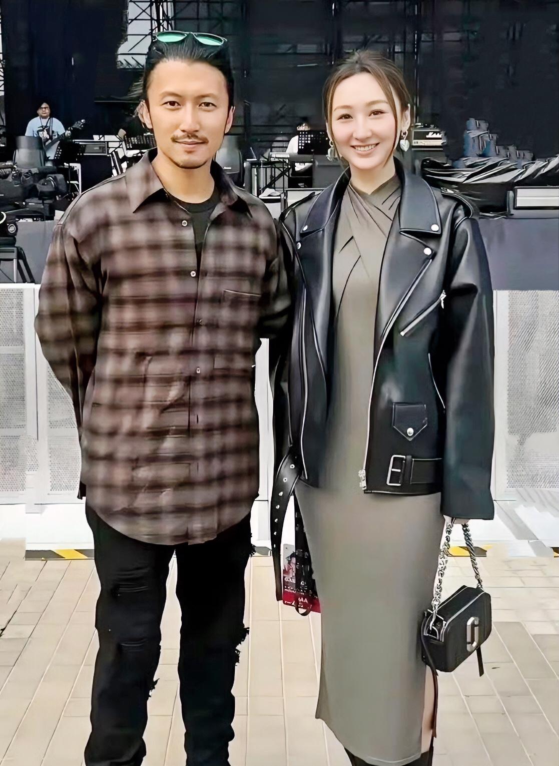 站在谢霆锋身旁的这位女士越看越眼熟，可一时怎么都想不起她是谁热门