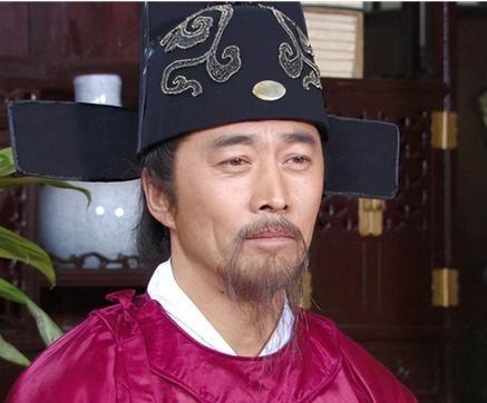 朱棣登基后，派人请刘伯温之子刘璟入京。可刘璟称病不出，于是朱棣下令将刘璟逮到京城