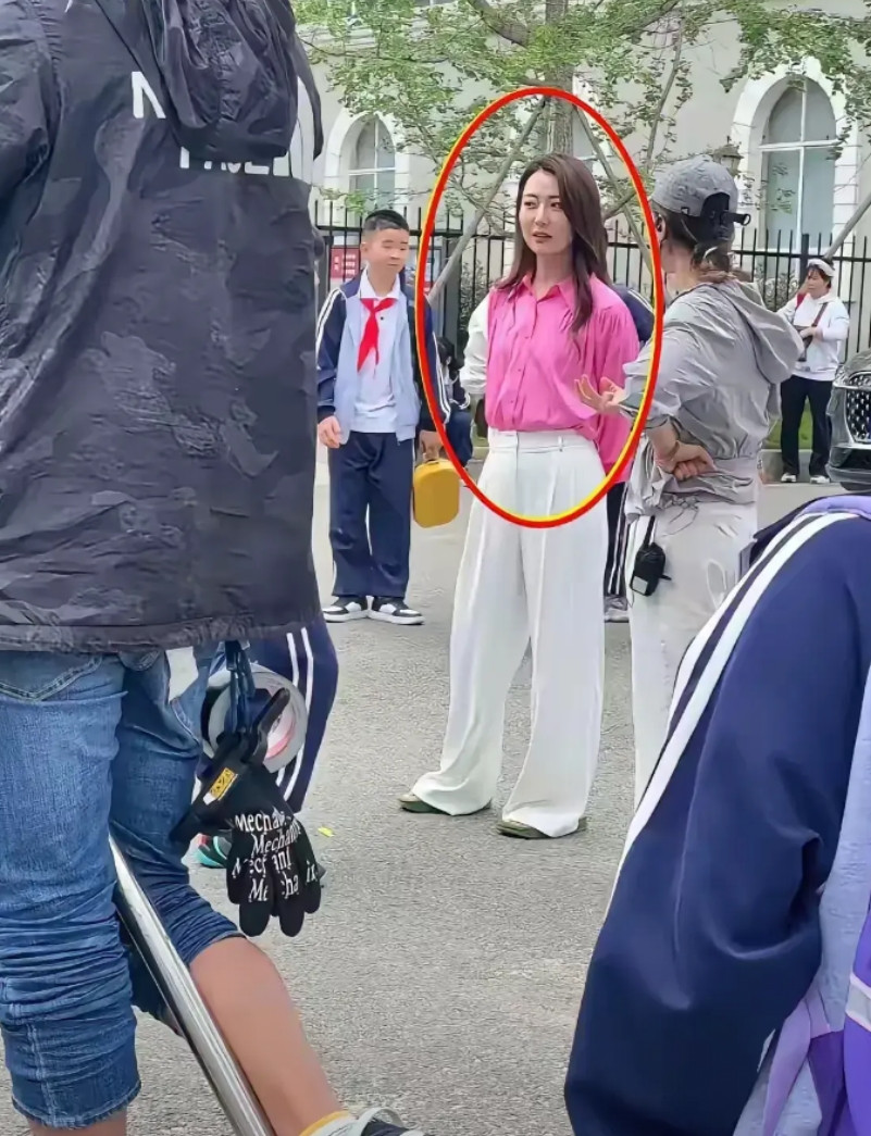不怪那么多人喜欢她，真人简直就是美若天仙