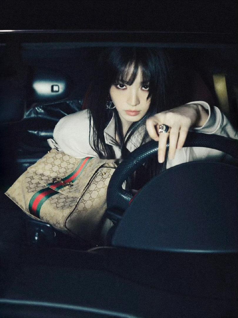 GUCCI你好事做尽，赶紧合作一期杂志联推吧！会有很多人感谢你的GUCCI田曦薇