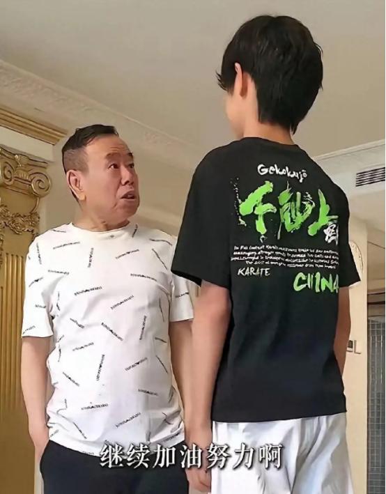 外孙的身高成了潘长江的心事！潘长江身高1米58，为了不让外孙吃身高的亏，当年女儿