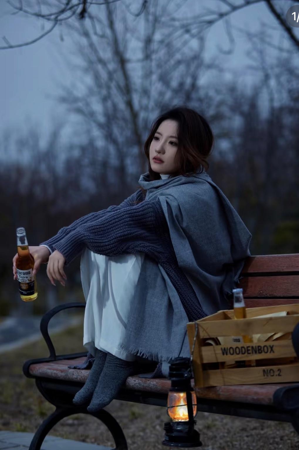 一姑娘攒了8年32万，被亲妈偷偷拿去给弟弟付婚房首付。她没吵没闹，直接换号搬家拉