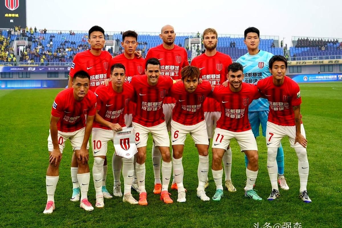 徐正源续约合同都敲定了，薪资没大变。教练这事儿算落停了。俱乐部给的是2年新合