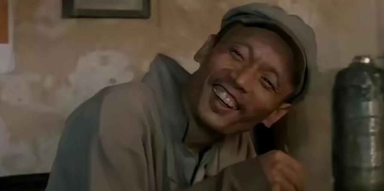 1992年，张艺谋在地摊上看到一部小说，买回家读完后彻夜未眠，第二天一大早给葛优