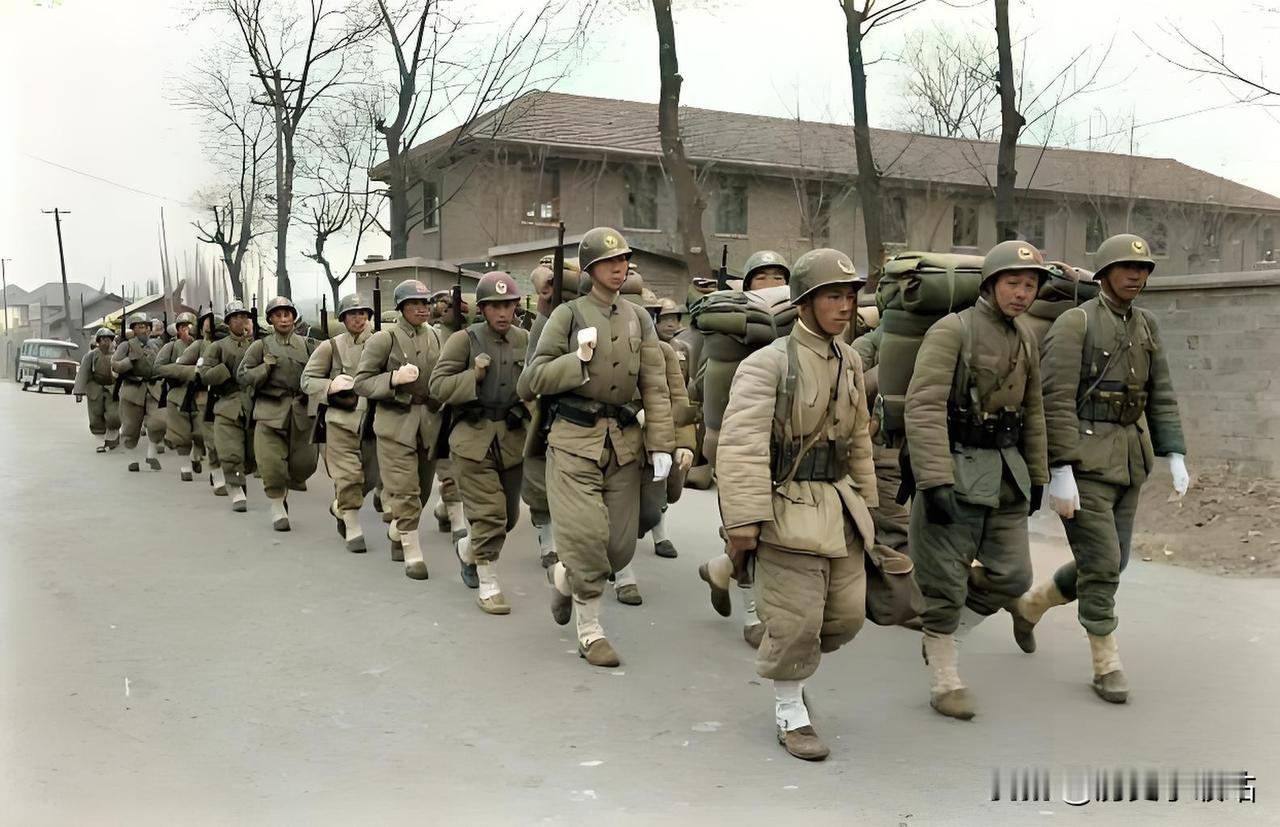 1949年4月，人民解放军百万雄师陈兵长江北岸，南京城笼罩在战前的混乱与恐慌中。
