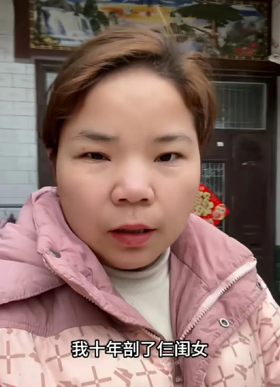 牛不啦鸽子弟媳妇说：我十年剖了三个闺女要说不遗憾那都是假的，我也可想儿女双全