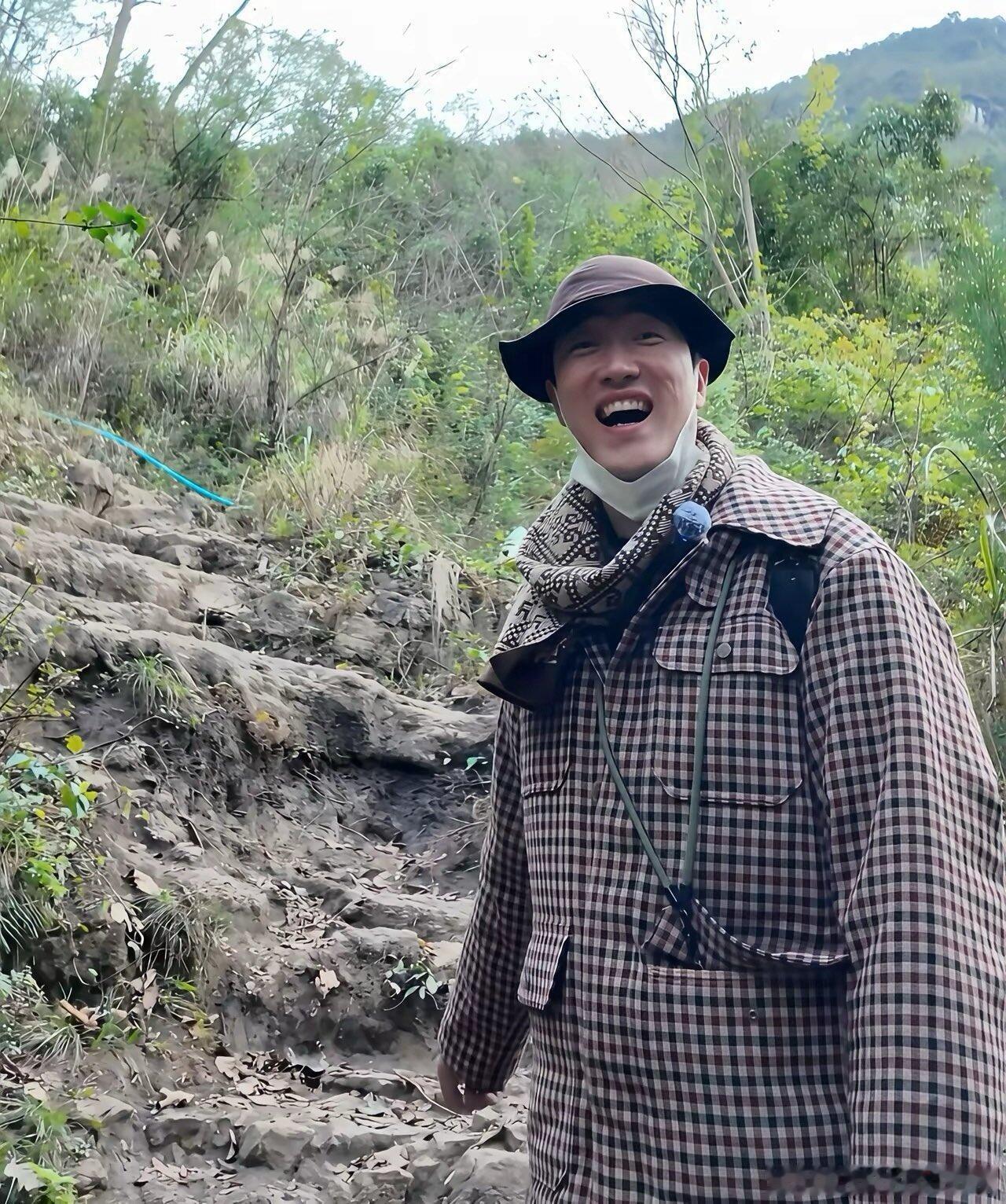 45岁邹市明直播还债，43岁刘翔彻底躺赢！同是世界冠军，两种截然不同的人生。45