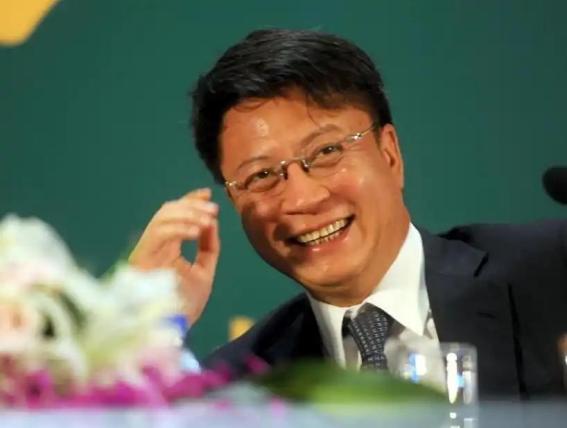 美国超级富豪苏世民，曾经公开放话：“美国正在把中国逼成无法战胜的对手！”随后，他