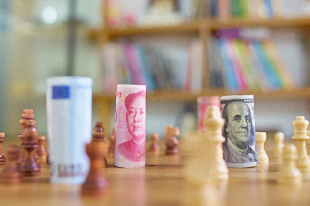三大央行同步加息, 人民币汇率升破6.7