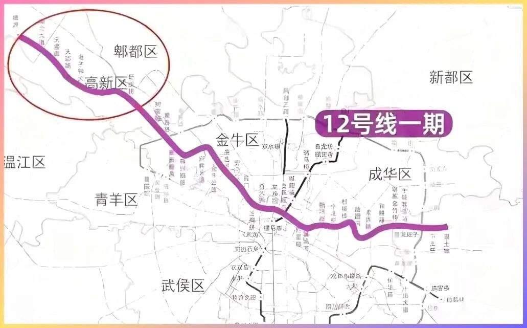 成都12号线新创路站站位引来了不少讨论。早期方案靠近成熟小区和企业园区，现成客