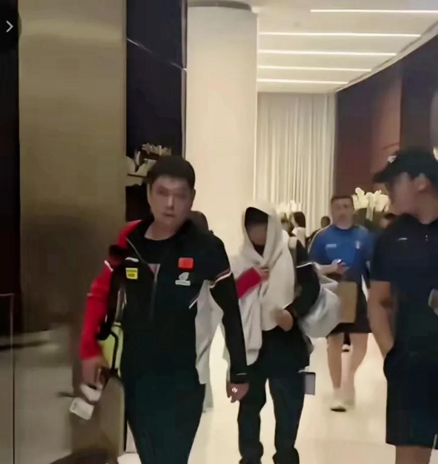 笑不活了！莎莎在赛场上又搞出大动静，这次主角不是她出神入化的球技，而是她的裤子