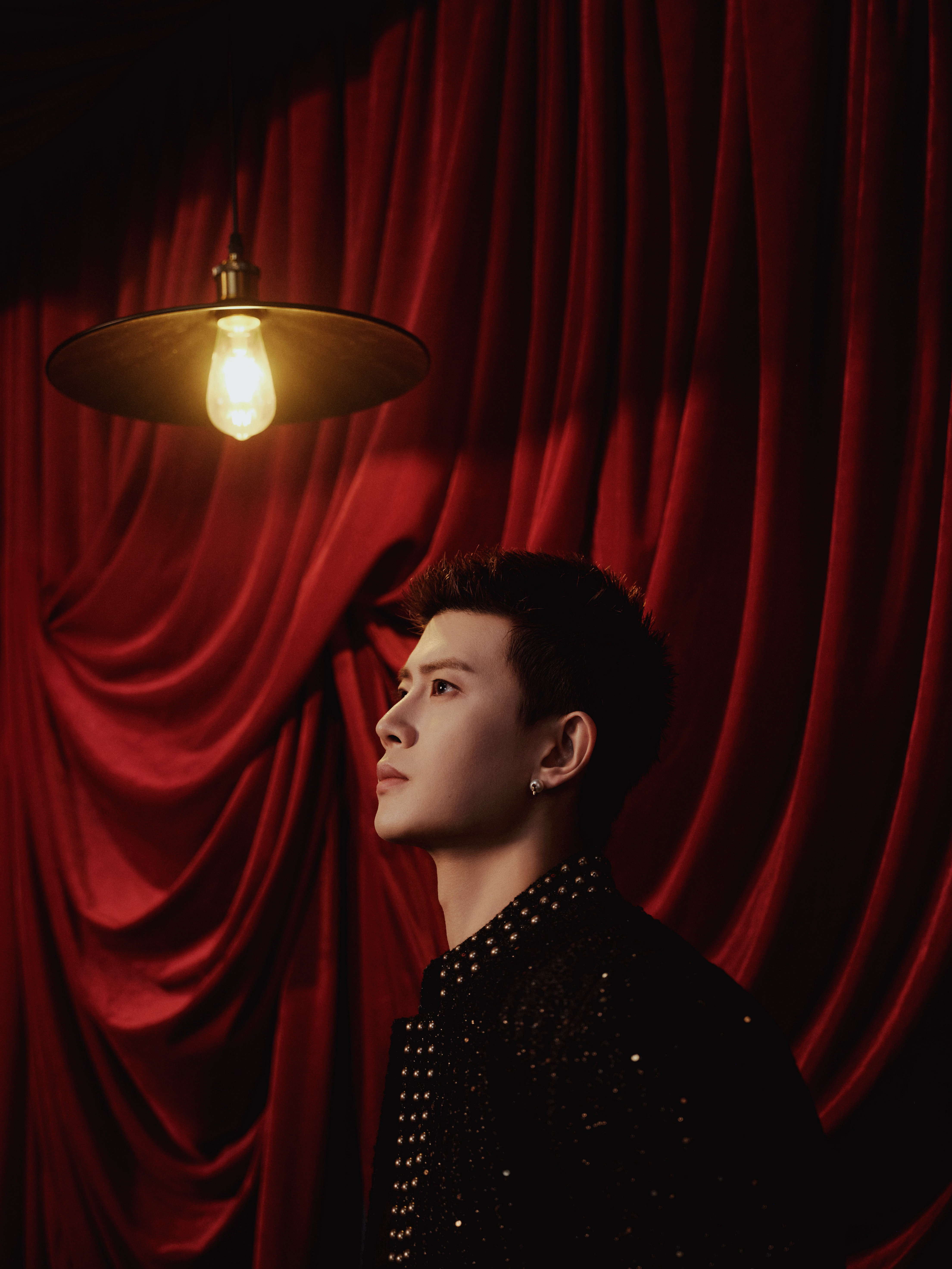 任嘉伦任嘉伦点燃新的年光有心人如春风含笑比肩明月来相照任嘉伦