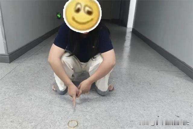 狸猫换太子，新娘的金手镯变成了铜手镯。江西赣州市安远县的陈女士在结婚当天，感