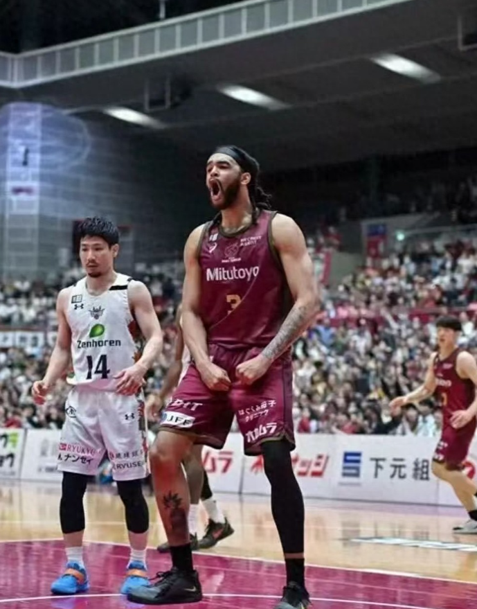 1月19日，山东高速篮球俱乐部官方宣布，与身高2.12米的英国籍中锋萨夏·基莱亚