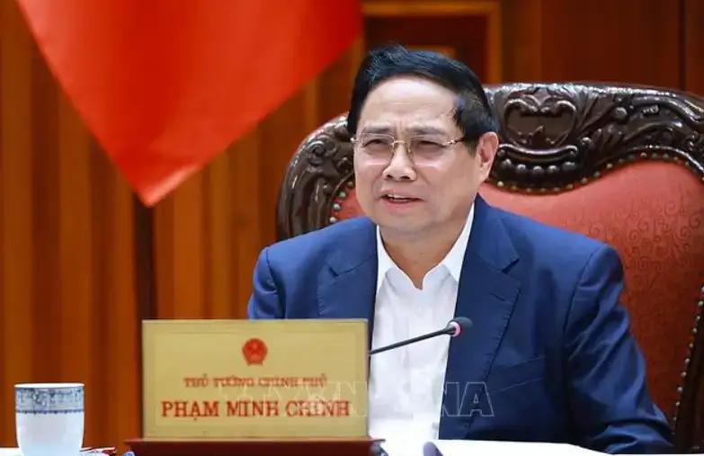 越南高铁最大的困境是没钱、没技术还想“占便宜”。2025年底，越南总理范明政下达