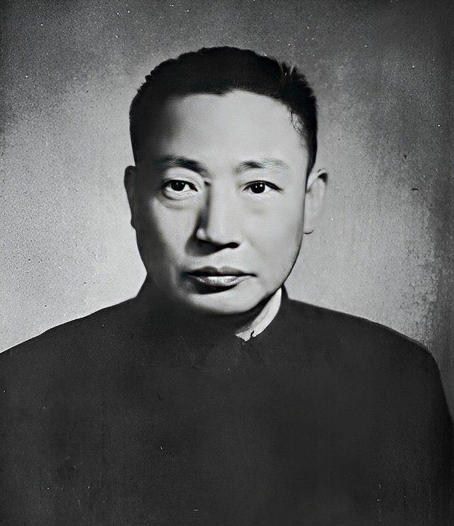 1956年，毛人凤身患重病，妻子向影心给他端来一碗熬好的中药，柔声说：齐五，把药
