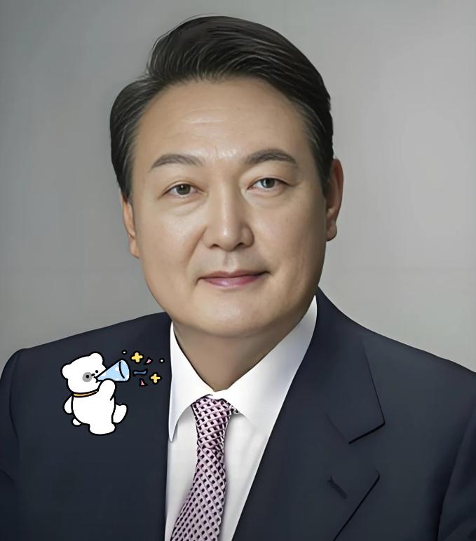 央视这回真是把底裤都给扒下来了，看得人后背发凉。韩国那个尹锡悦，居然真的为了