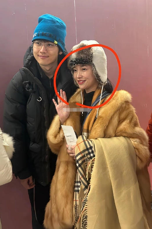 明星挣钱还真容易，你看金莎不过是个三线以下的明星，四十多岁了还保养得像个小姑