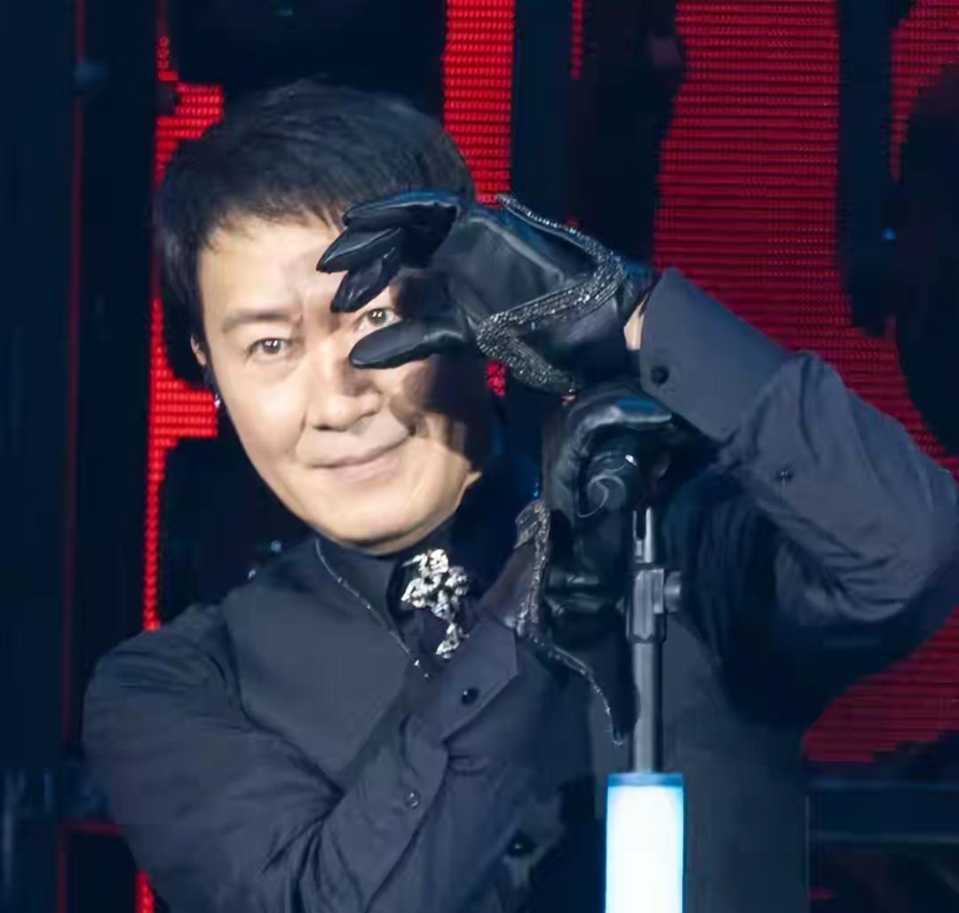 黎明最新照片真的衰老的有点快啊