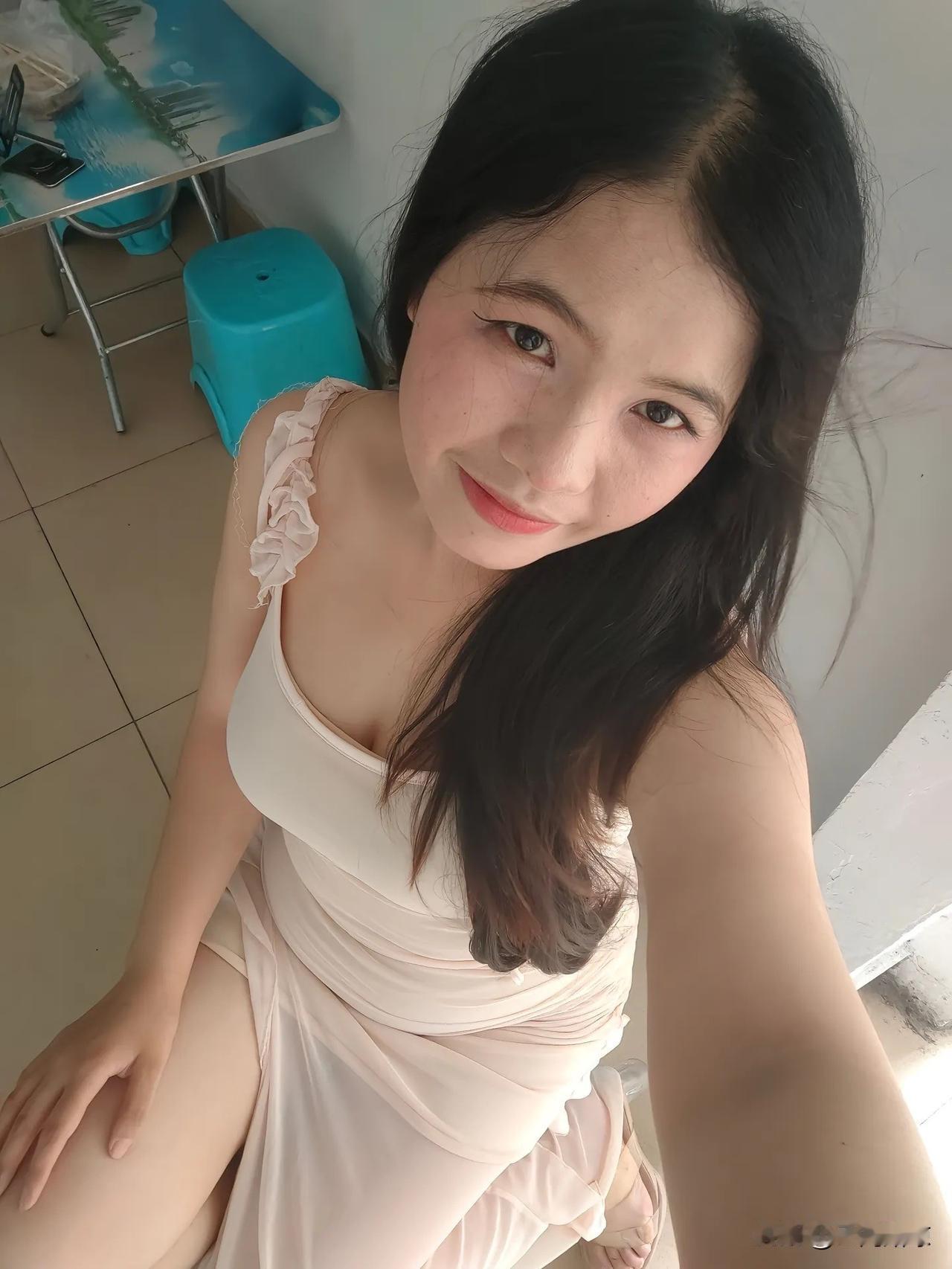 女人如何穿出含蓄的性感?好喜欢这个视角角度