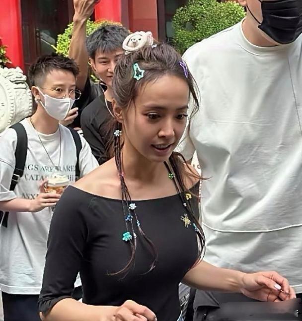 45岁蔡依林状态嫩到犯规！颜值堪比15岁小姑娘，个头不高也不纤瘦，却凭绝佳状态稳