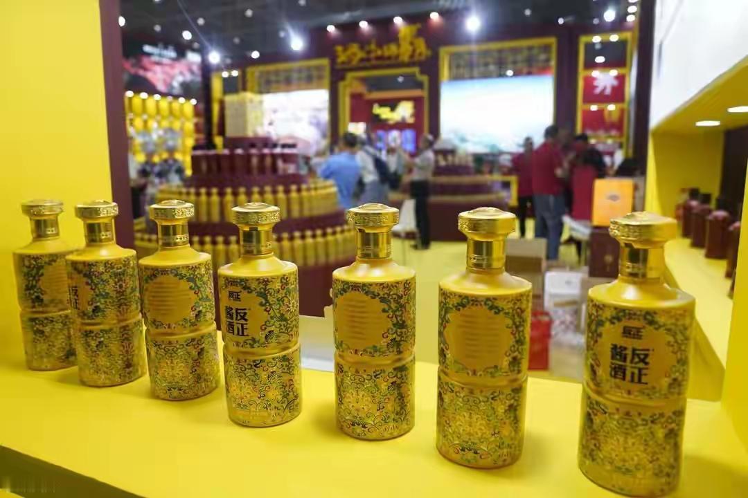 五粮液、泸州老窖等名酒集体推出20多度产品，并非简单创新，而是面对严峻现实的“自