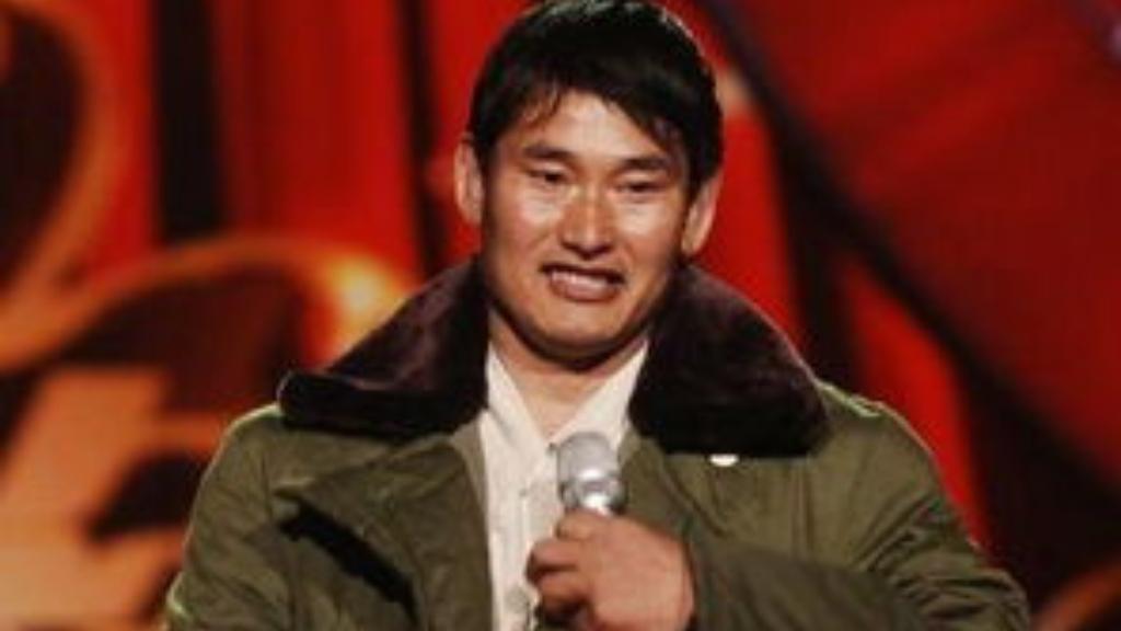 你知道吗？大衣哥朱之文在济南演出的后台采访里亲口透露，自己的商演档期已经排到了明