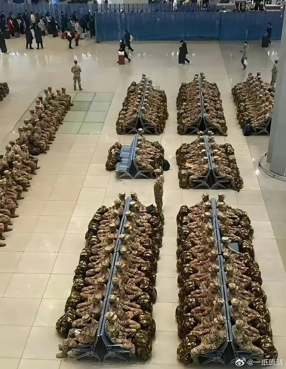 火爆外网的一张照片，外国网友：全世界只有中国解放军才能有这样的纪律性！​​​