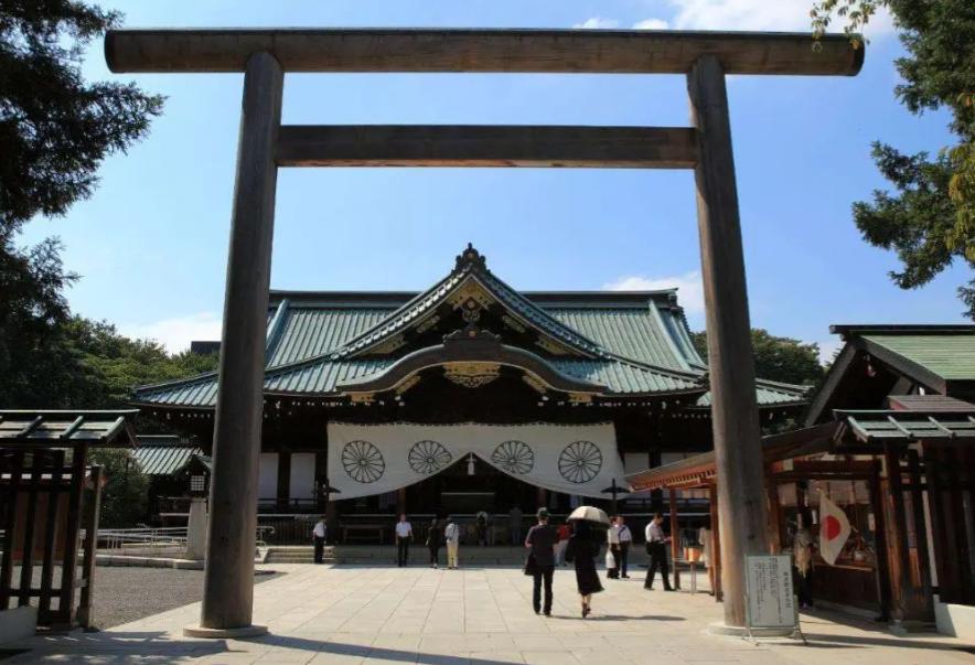 我们的官方叫了几十年的靖国神社，从8月17号开始变了，不再叫“靖国神社”了，而叫