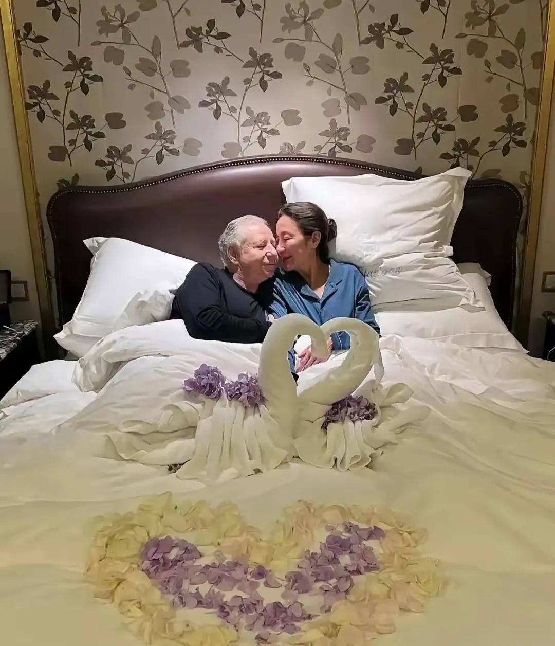 床上的那点事也往外抖搂，杨紫琼是觉得没有外人吗？睡觉的地方就是睡觉的地方，是只能