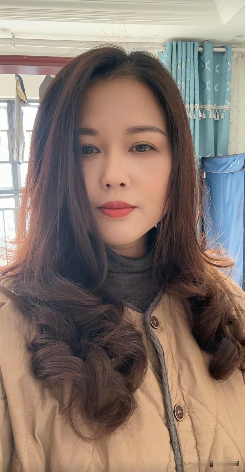 爱情没有年龄大小之分，我喜欢你，爱你不需要理由，也不在乎年龄距离，只要能够在一起