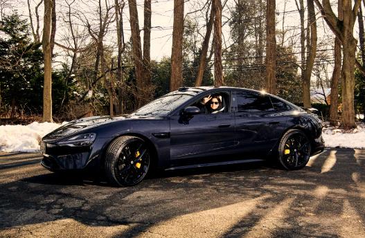 简直不敢相信美国主流媒体能癫成这样！《华尔街日报》资深专栏作家乔安娜・斯特恩在试