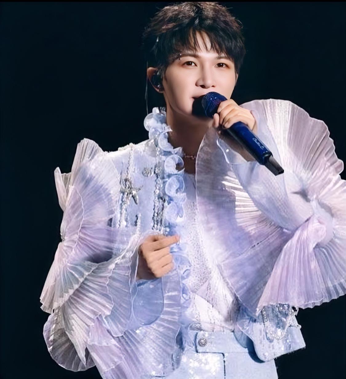 估计全运会的导演组肠子都悔青了周深的唱功绝对没话说，妥妥的实力派，但全运会开幕